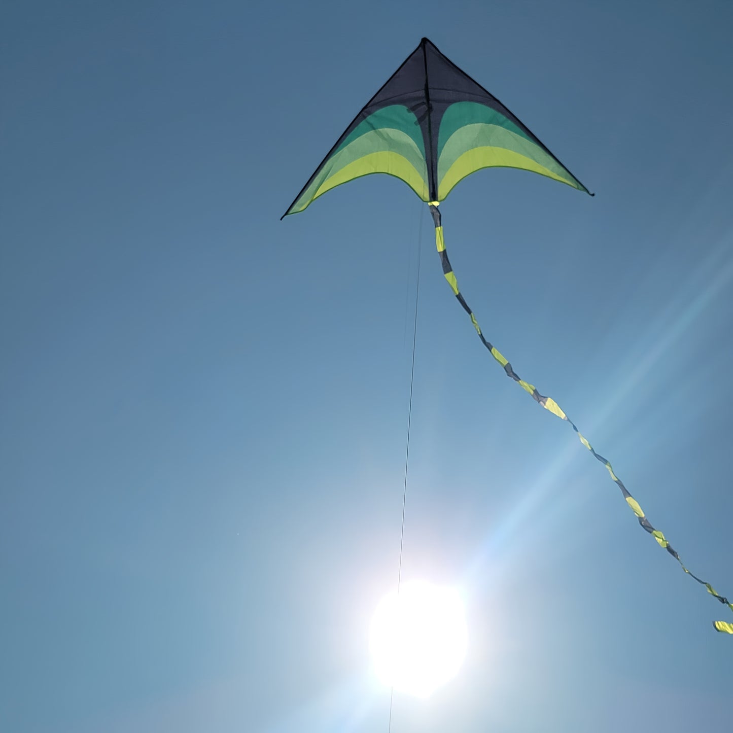 A Professional Triangular Green Kite with a Tail, High-Quality Outdoor Beach Game, Includes a Kite Line Board, Suitable for Beginners, Making It an Ideal Gift for Thanksgiving And Christmas.