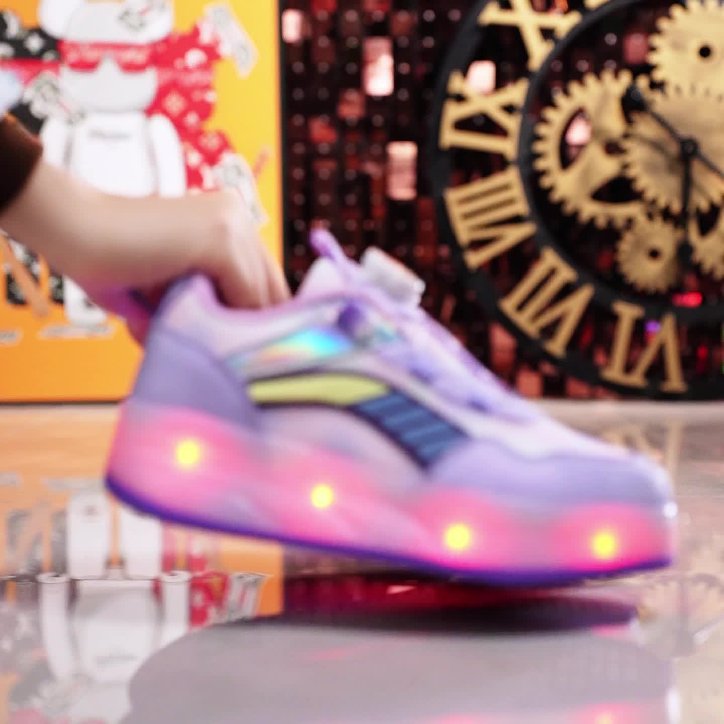 Student And Children'S Fashionable LED Luminous Shoes, Outdoor Sports And Leisure Skateboarding Shoes, USB Rechargeable Roller Shoes, Cool, Breathable And Wear-Resistant, Suitable for All Seasons, Luminous Shoes, Detachable Roller Sports Shoes